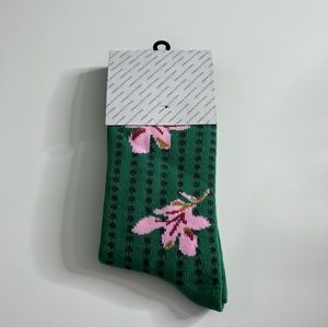 NWT URBAN OUTFITTERS UO Green Hibiscus Flower Crew Socks OS
